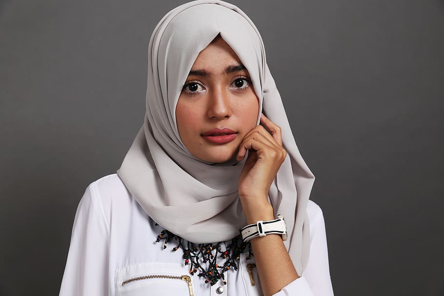 Woman Wearing Gray Hijab Headscarf, Beautiful, Cute, - Hijab Girls Hd - HD Wallpaper 
