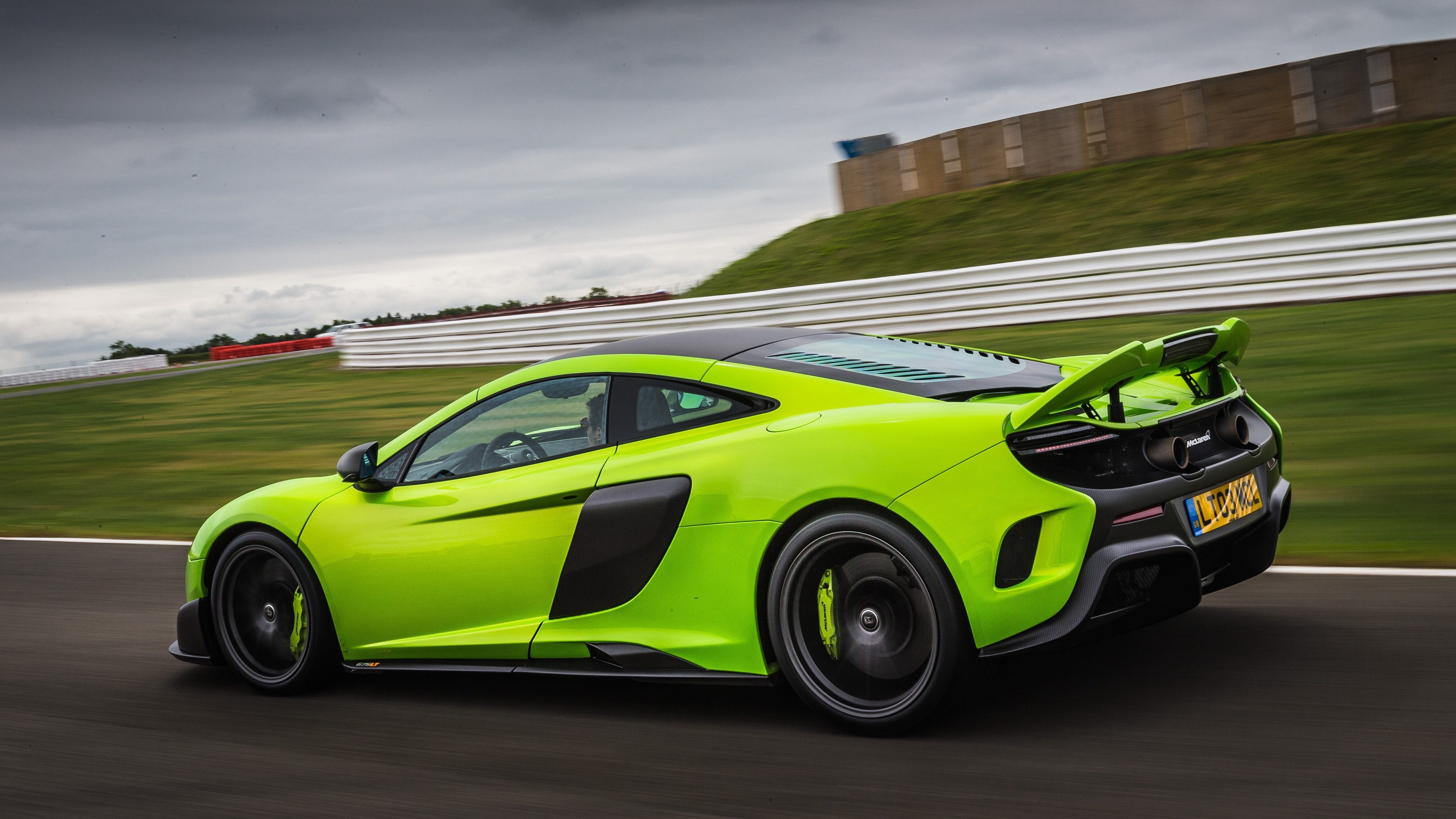Green Mclaren 675lt Back - HD Wallpaper 