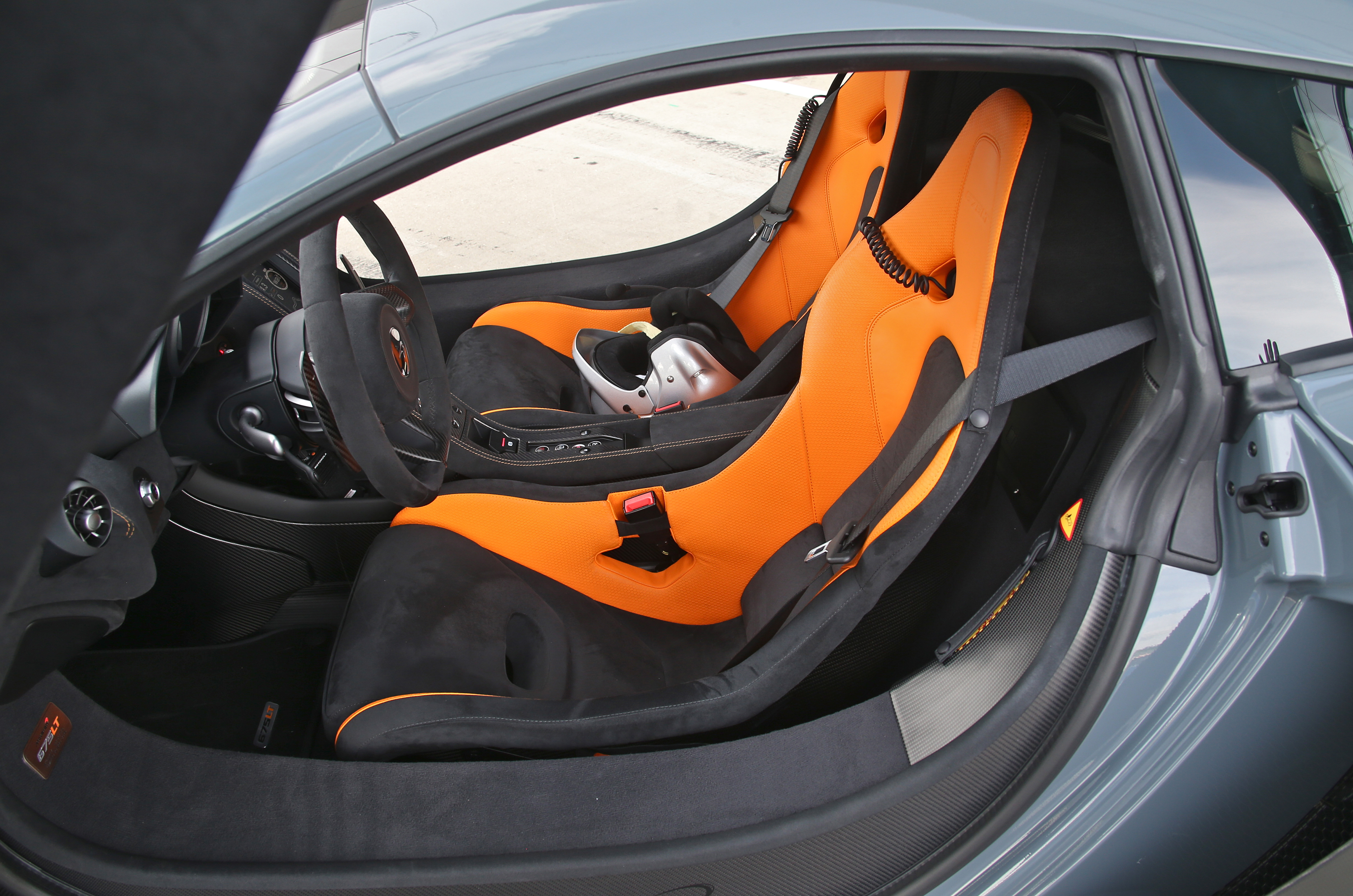 Interior 2016 17 Mclaren 675lt [north America] 2015 - Mclaren 675 Lt Innen - HD Wallpaper 