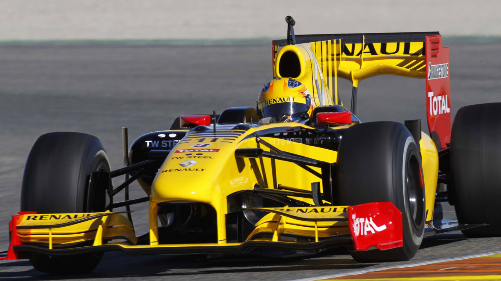 Renault F1 2010 - HD Wallpaper 