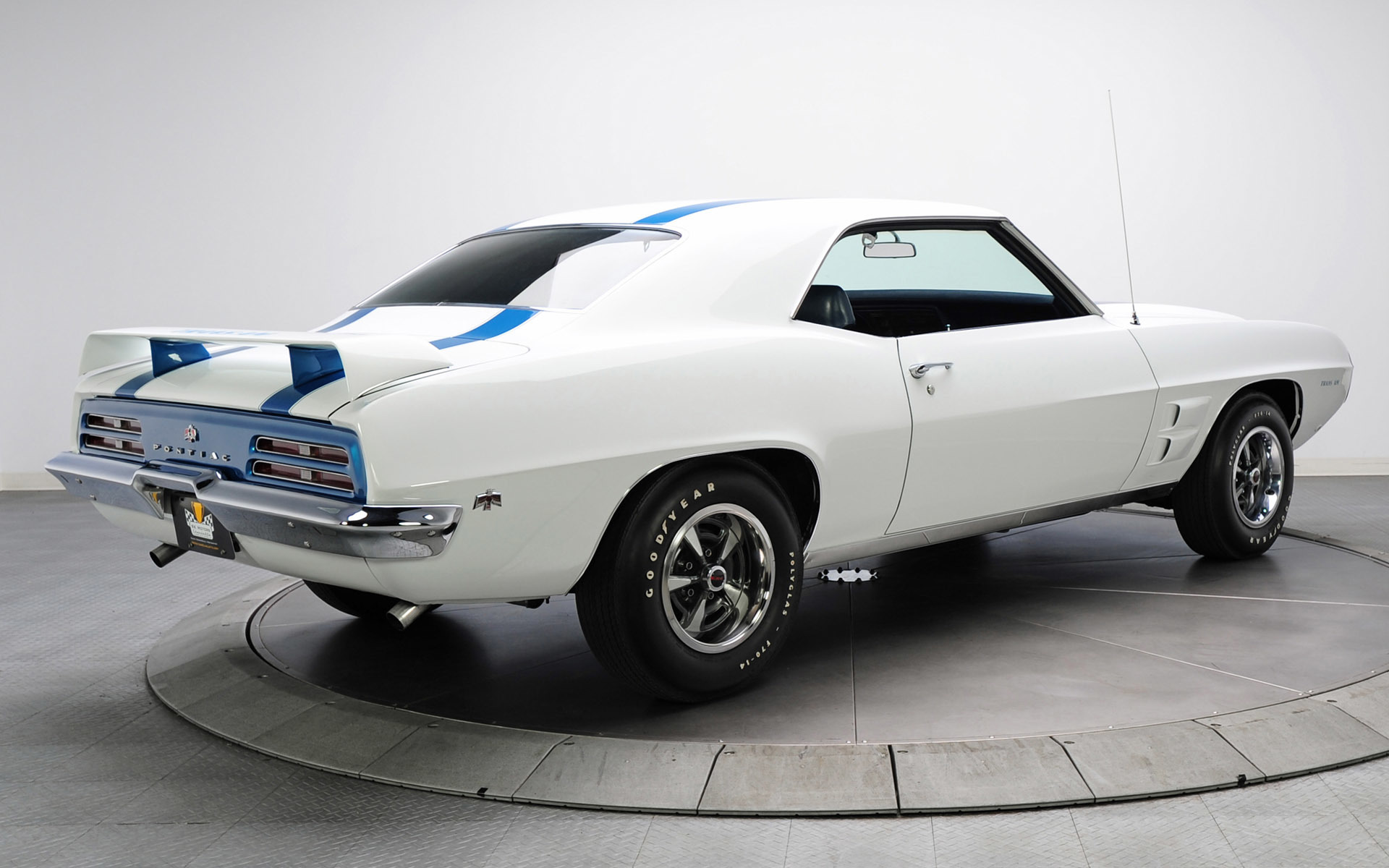 Pontiac Firebird - HD Wallpaper 