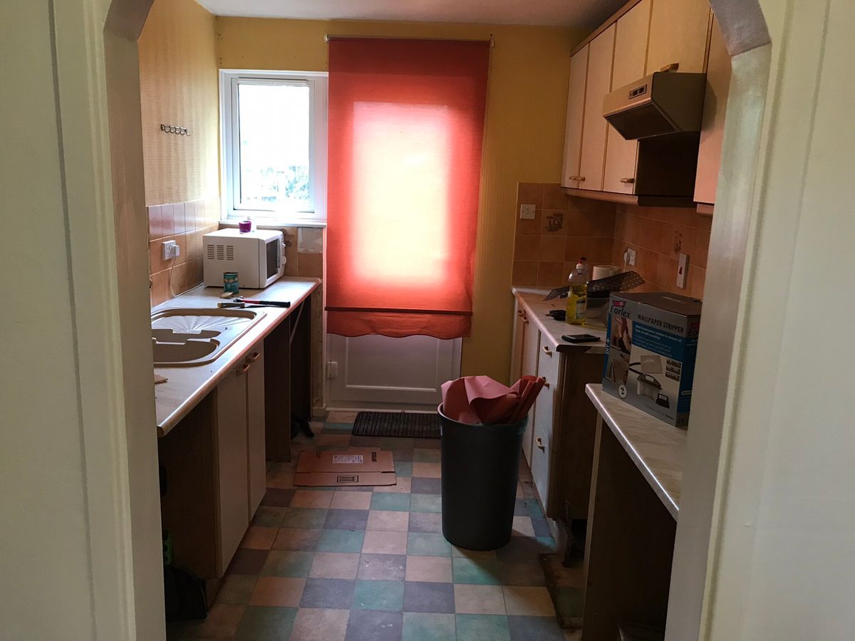 We Do Painting,tiles, Wallpapers And Laminate Flooring - Bathroom - HD Wallpaper 