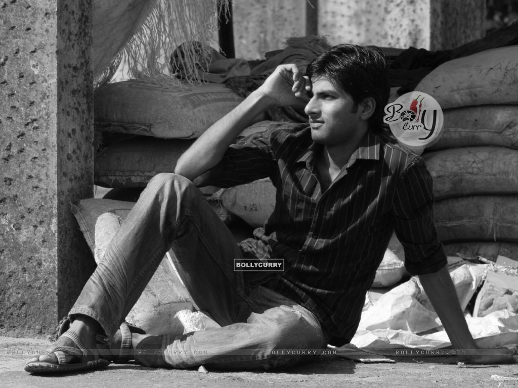 Sahil Ansari Size - Sitting - HD Wallpaper 