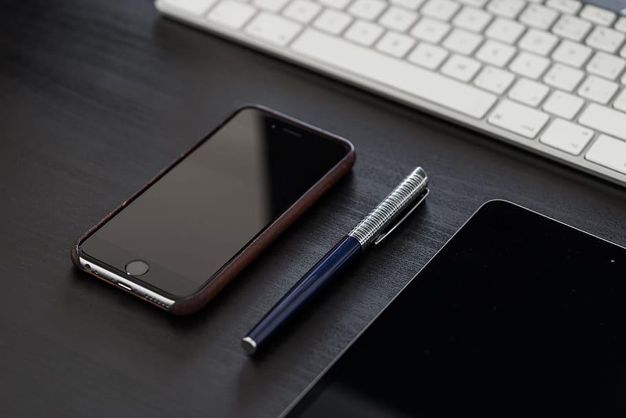 Black Iphone On Black Office Desk, Business, Clean, - Black Iphone On Desk - HD Wallpaper 