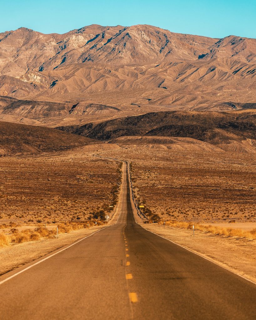 Stretch Of Road In Death Valley - Mojave Desert California - HD Wallpaper 