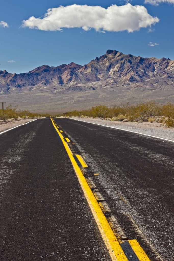 Photo Scenic Desert Road Death Valley National Park - Death Valley - HD Wallpaper 