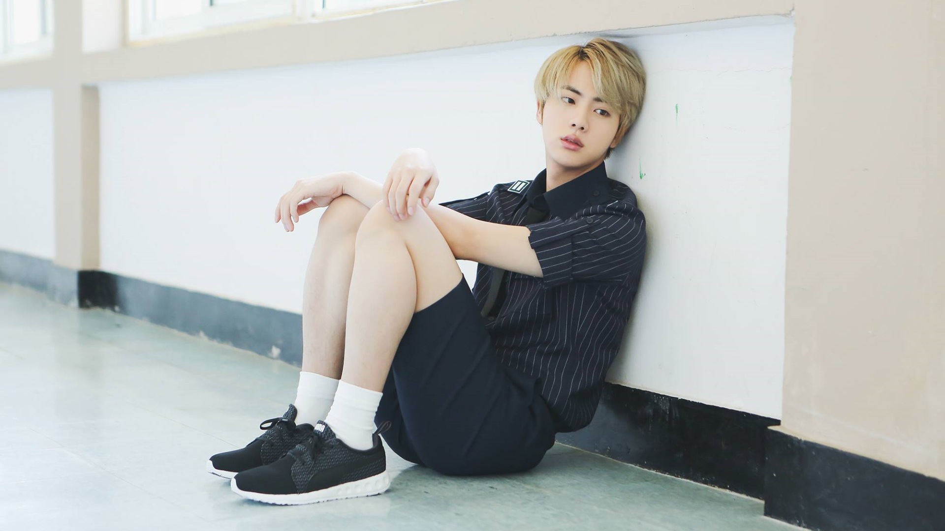 Seokjin - Bts Jin In Shorts - HD Wallpaper 