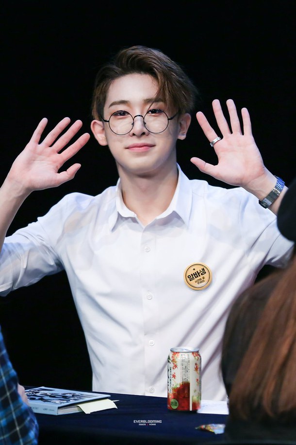 Wonho Brown Hair - HD Wallpaper 