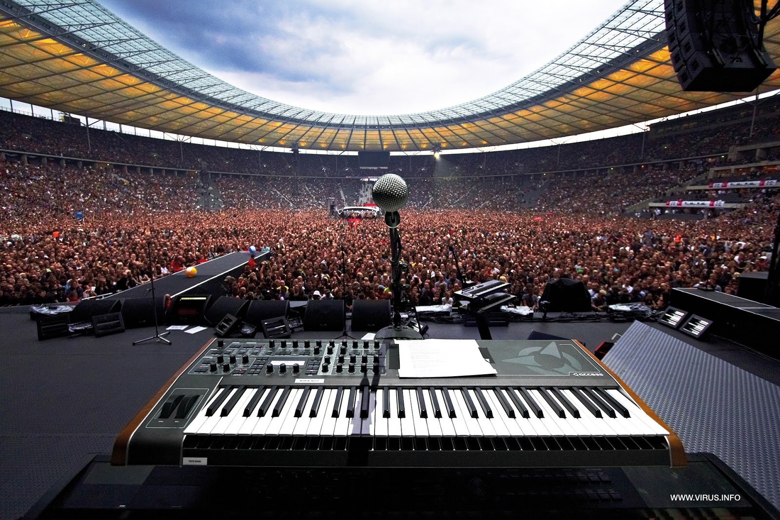 Virus Ti Depeche Mode - HD Wallpaper 