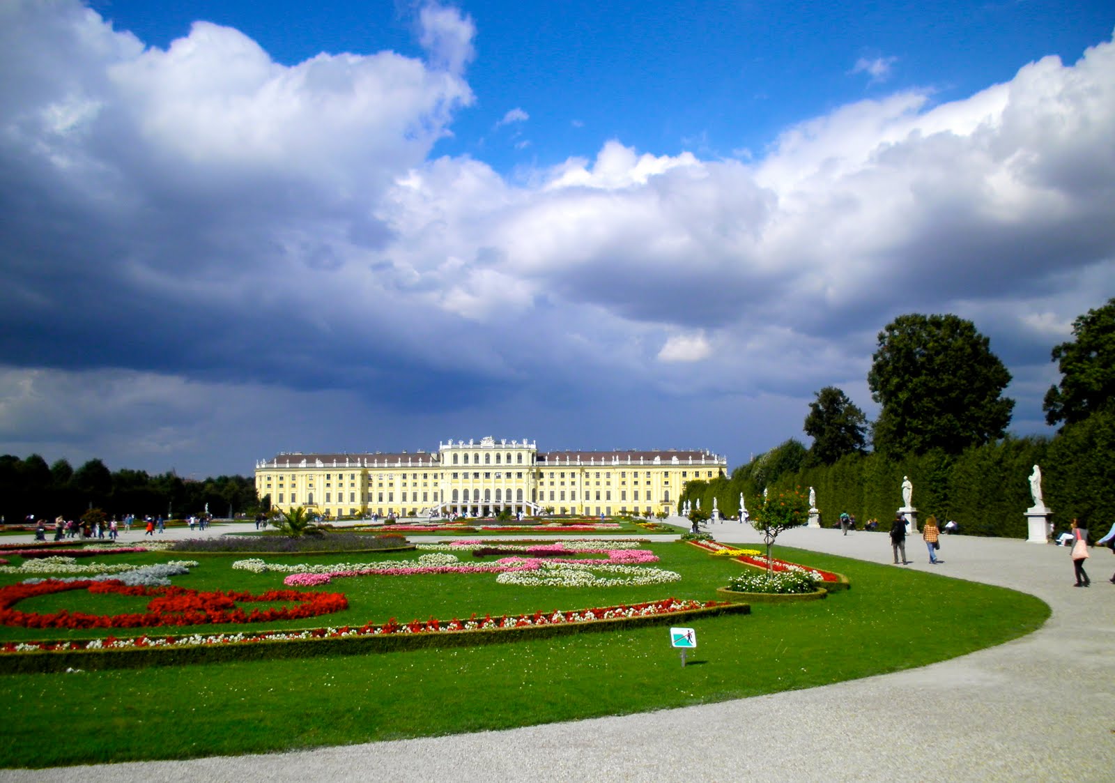Most Beautiful Places - Schönbrunn Palace - HD Wallpaper 