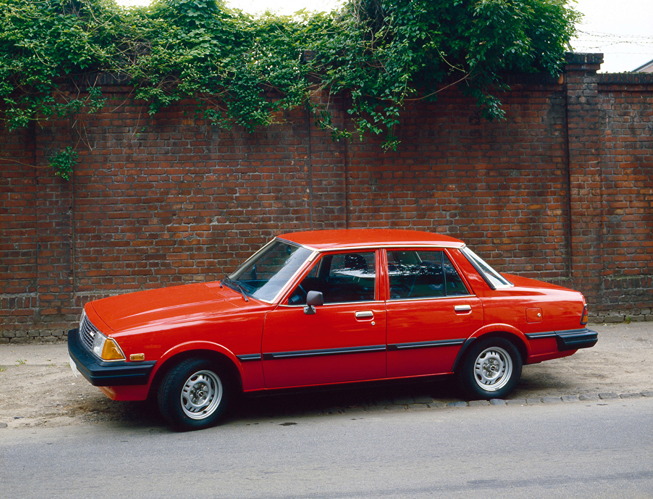 1980 Mazda 626 Red - HD Wallpaper 