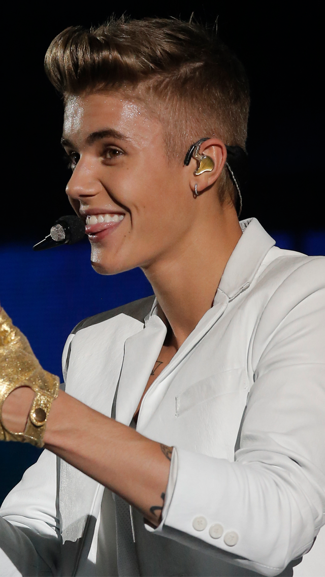 Justin Bieber Hair Tied Back - HD Wallpaper 