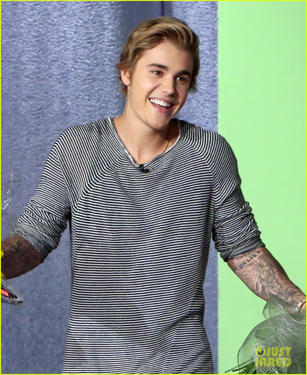 Justin Bieber Ellen Interview 2015 - Justin Bieber Ellen 2015 - HD Wallpaper 