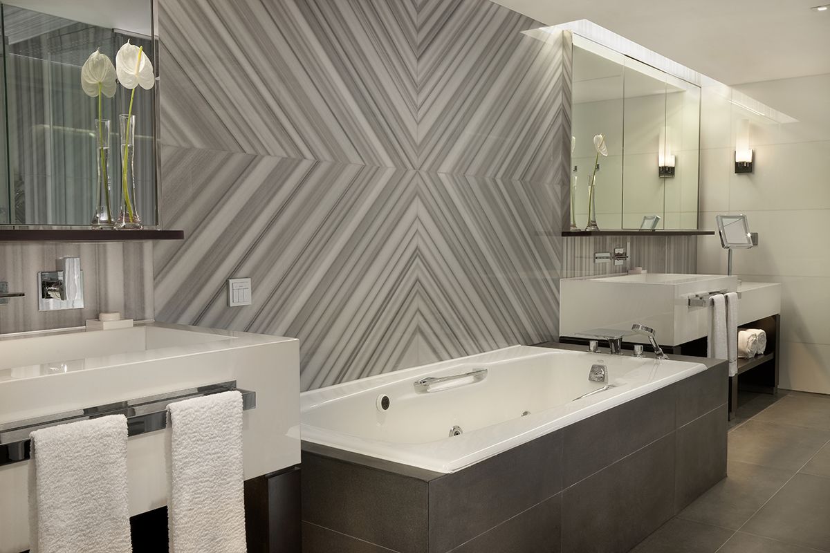 Disabled Bathroom With Bath - HD Wallpaper 