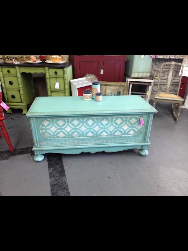 Paintiques By Lisa I Cedar Chest With Fluff Wallpaper - HD Wallpaper 