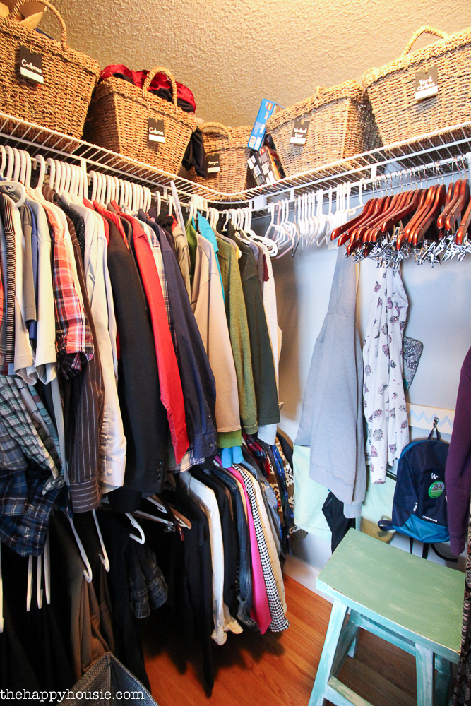 Master Bedroom Walk In Closet Makeover One Room Challenge - Small Walk In Closet With Hanger Clothes - HD Wallpaper 