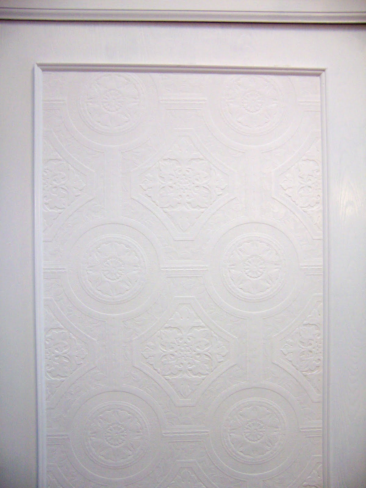 Update Flat Closet Doors With Trim And Textured Wallpaper - Sliding Flat Closet Doors - HD Wallpaper 