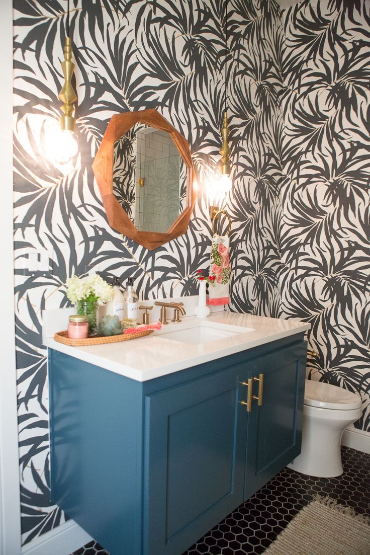Black And White Palm Wallpaper Bathroom - HD Wallpaper 