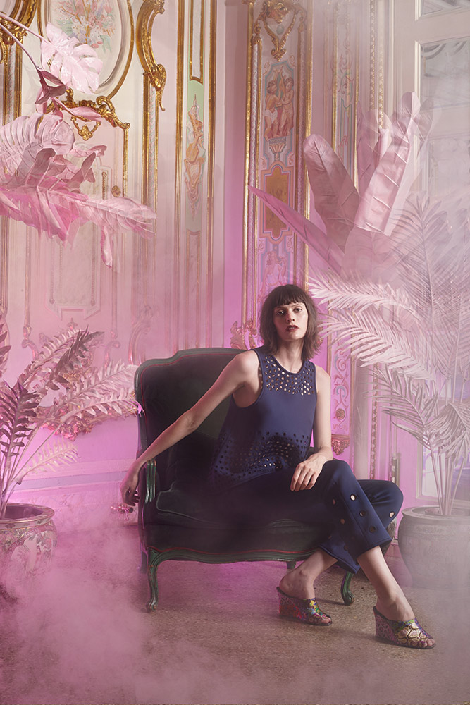 Sitting - HD Wallpaper 