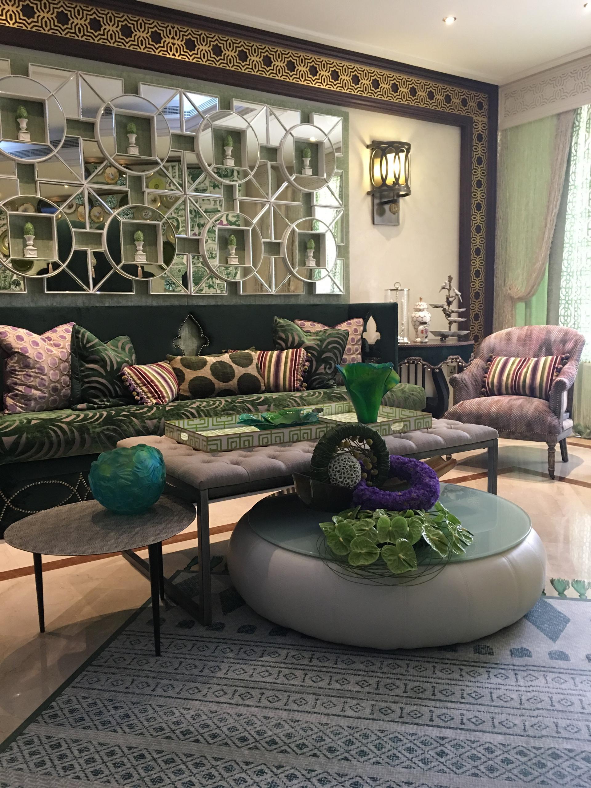 Mutwalli Commissions Local Artists To Create Pieces - Living Room - HD Wallpaper 