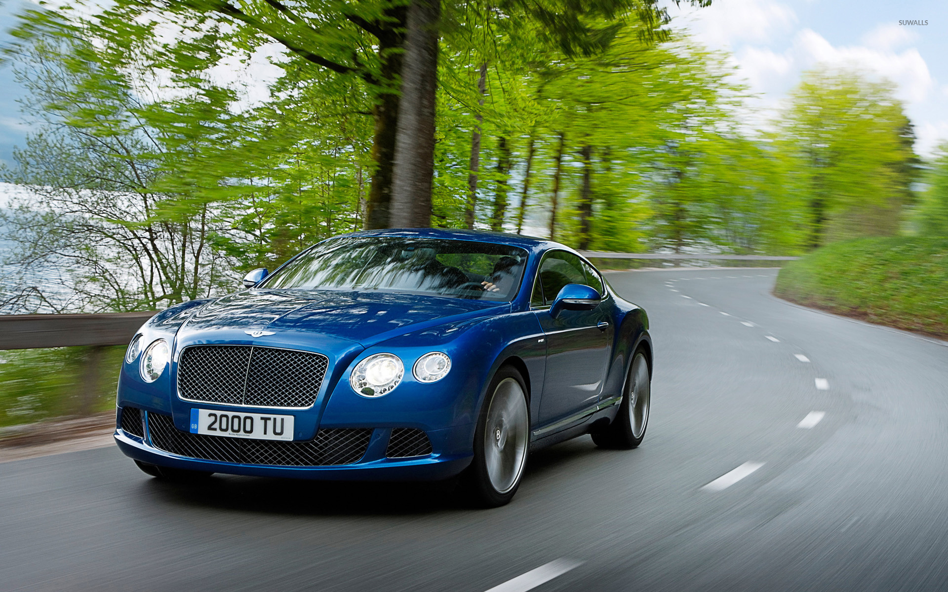 Bentley Continental - HD Wallpaper 