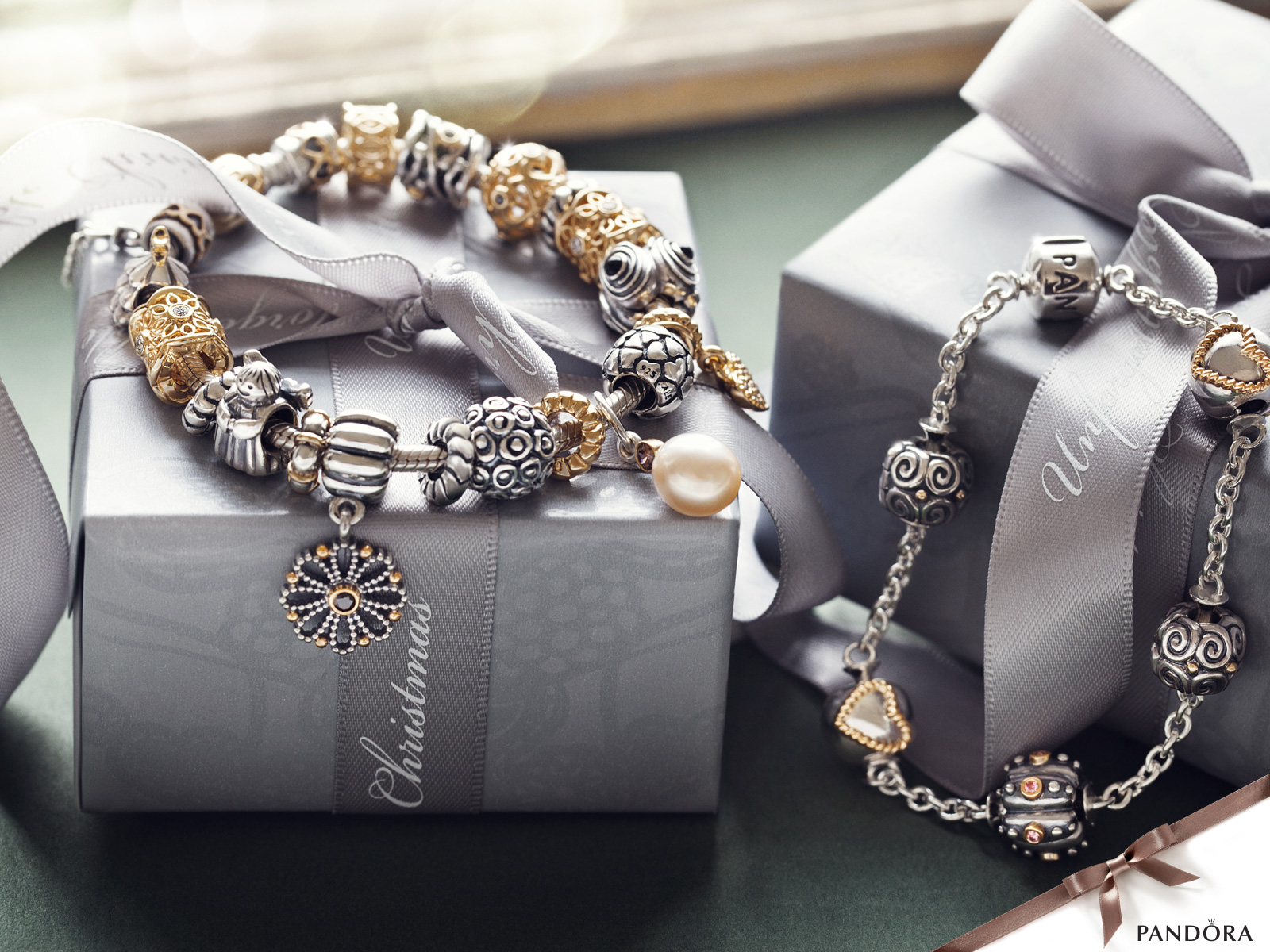 Xmaswallpapers Normal-2 - Pandora Charms - HD Wallpaper 