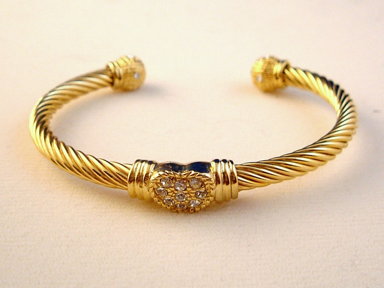 Gold Bracelet - 1280x960 Wallpaper Gold Bracelet - 1280x960 Wallpaper