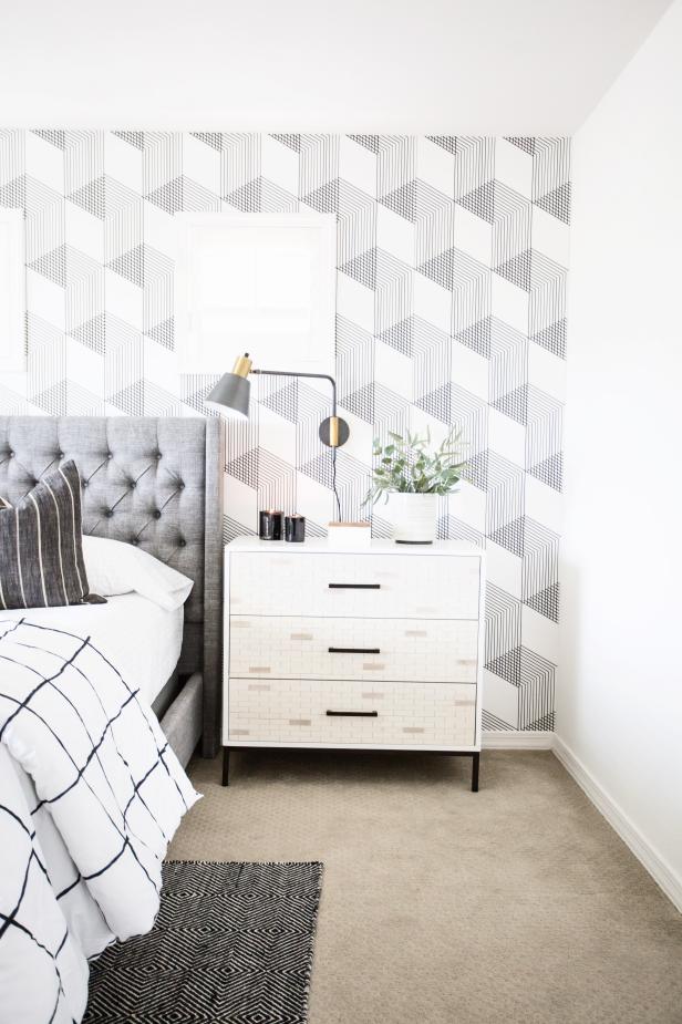 Bedroom With Geometric Wallpaper - Bedroom - HD Wallpaper 