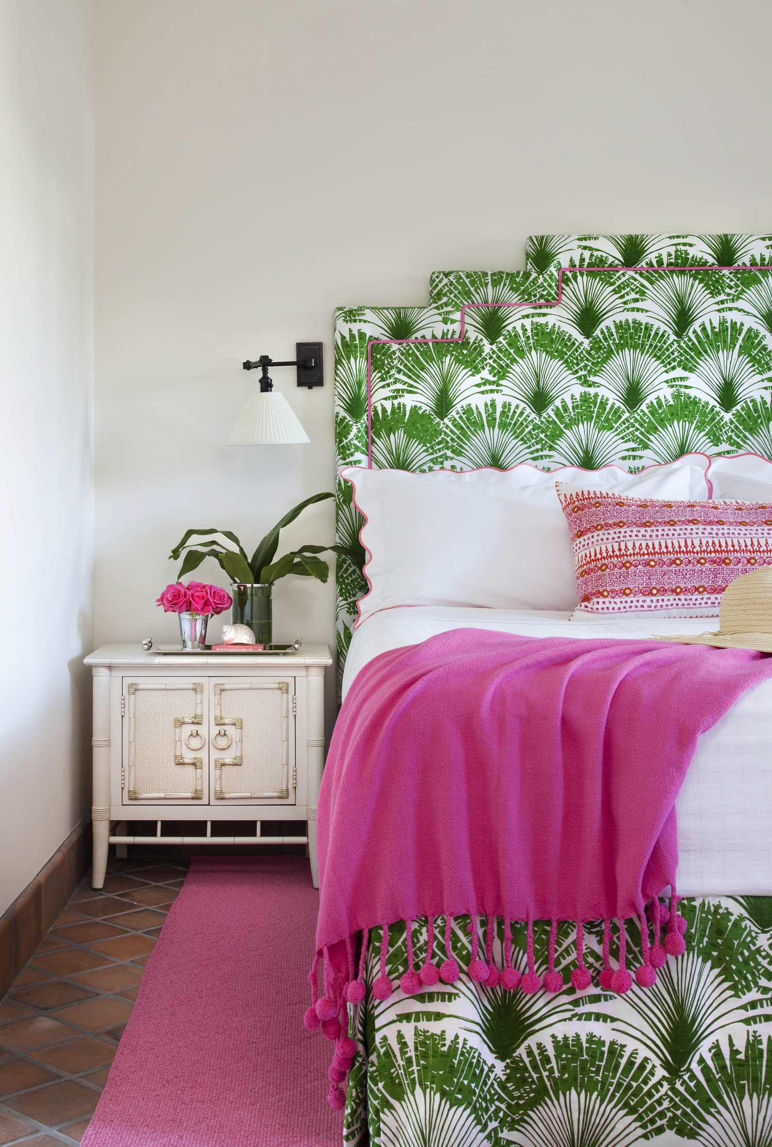 Green And Pink Themed Room - HD Wallpaper 