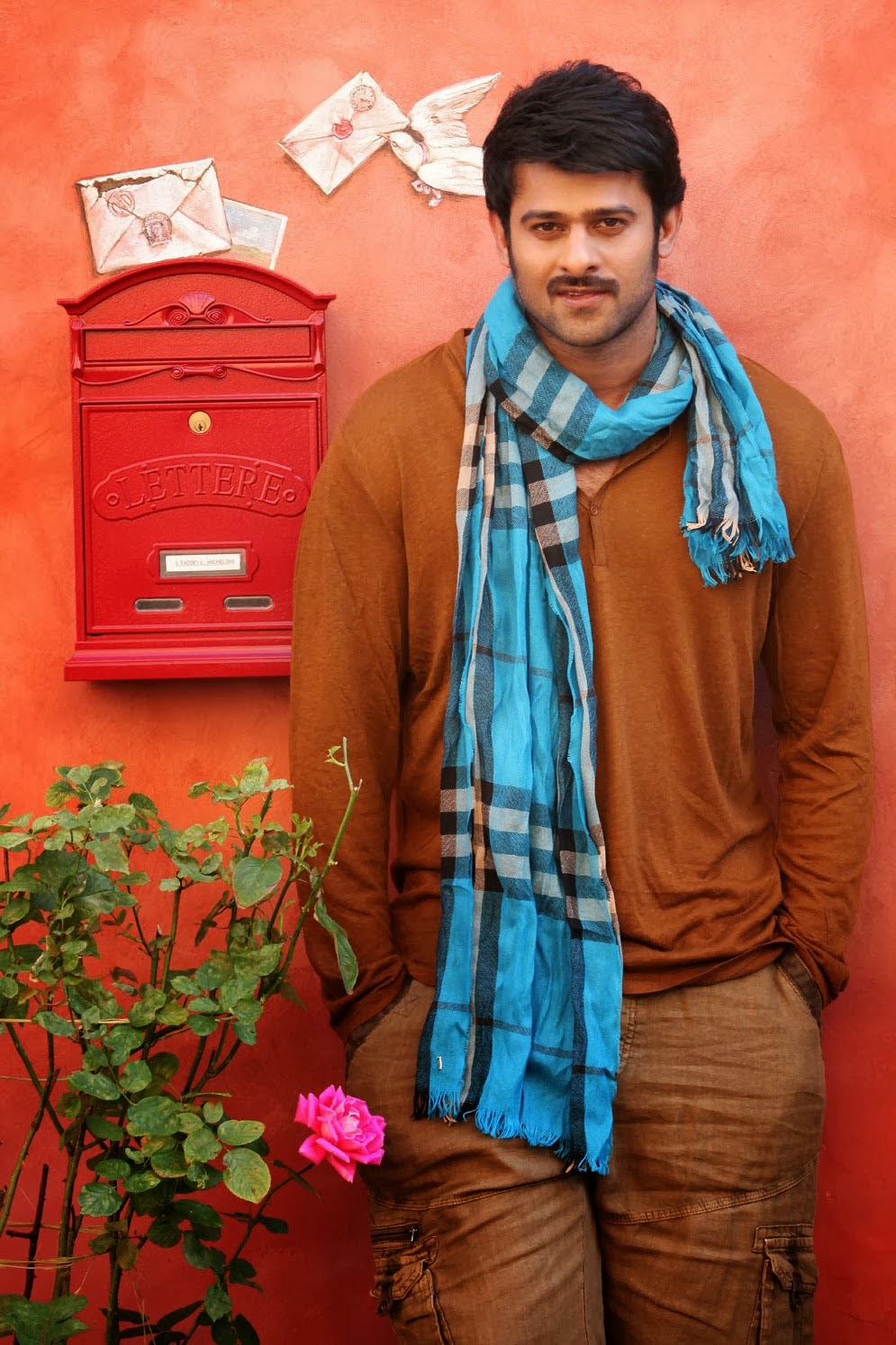 Mahesh Babu With Prabhas - HD Wallpaper 