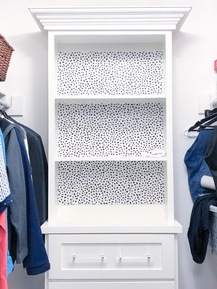 Upgrade Your Shelves Or Built-ins With Temporary Wallpaper - Closet - HD Wallpaper 