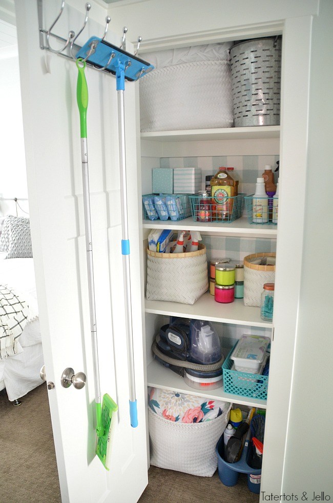 Closet Makeover With Fabric - Хранение Уборочного Инвентаря - HD Wallpaper 