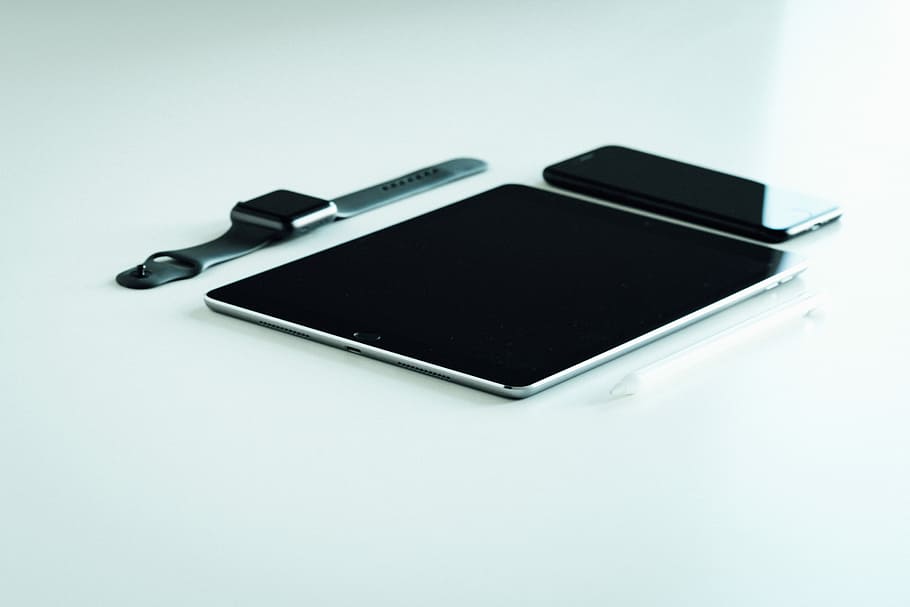 Space Gray Ipad, Iphone, And Apple Watch, Three Assorted - Apple - HD Wallpaper 