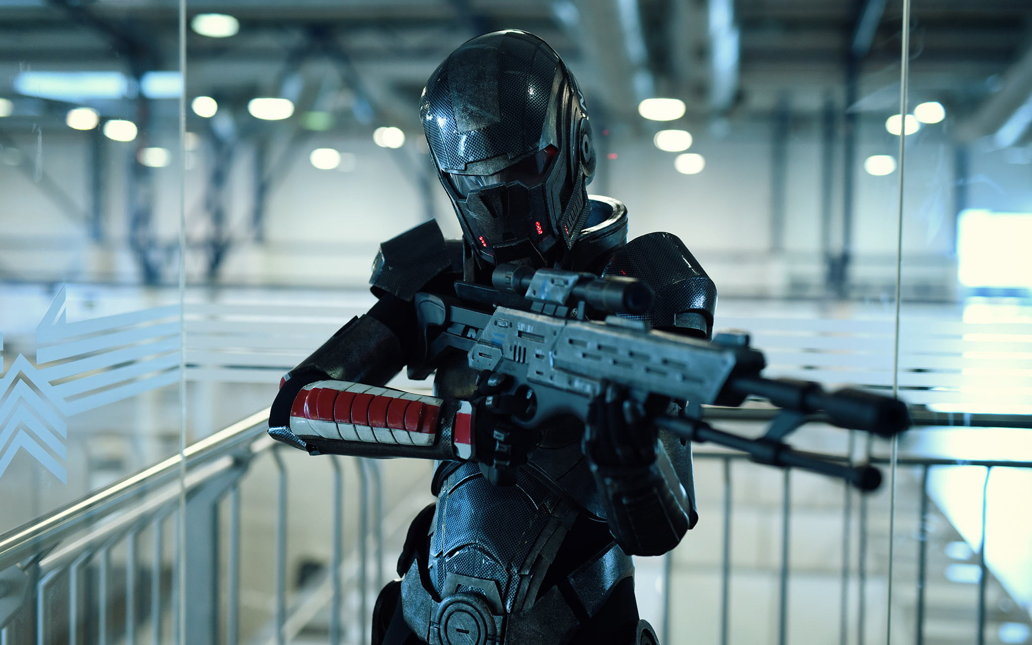 Mass Effect Cosplay Guns - HD Wallpaper 