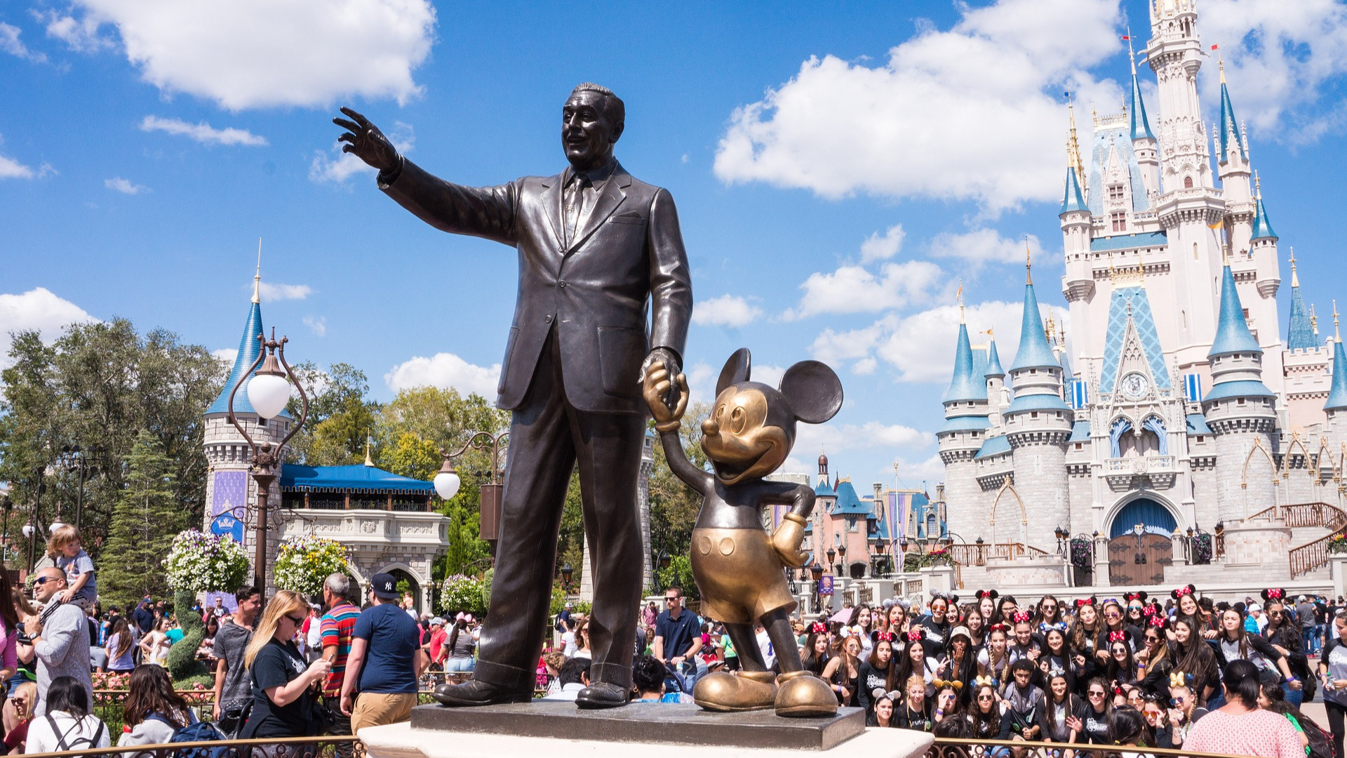 Walt Disney And Mickey Mouse Statue - Disney Walt Disney - HD Wallpaper 