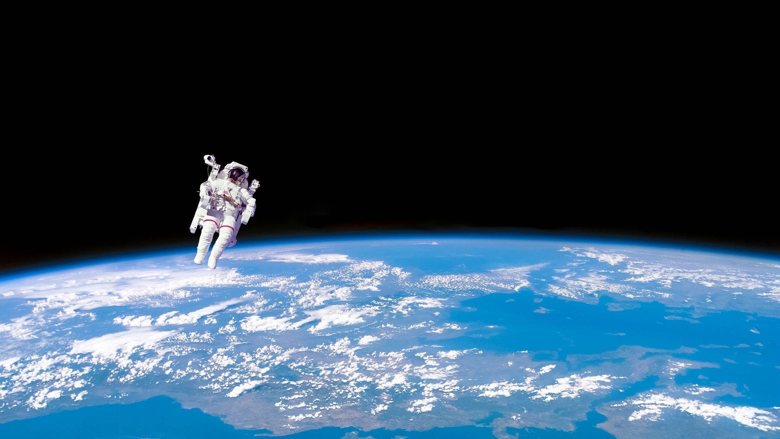 Astronaut In Space Hd - HD Wallpaper 