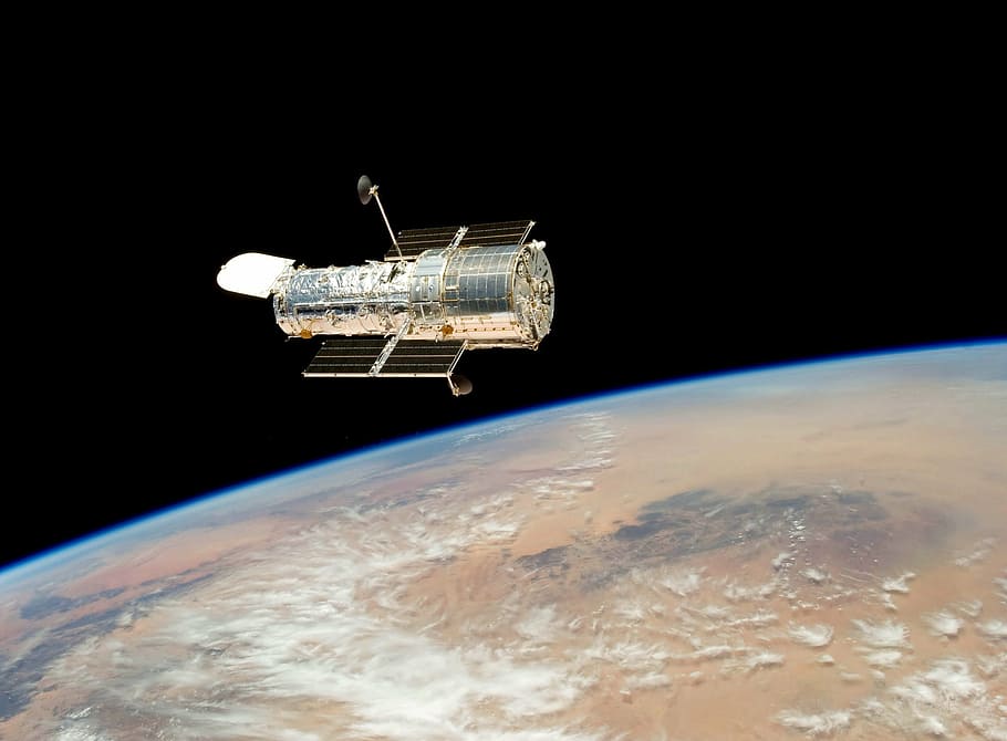 Hubble, Space Telescope, Orbit, Cosmos, Science, Universe, - Hubble Space Telescope In Space - HD Wallpaper 