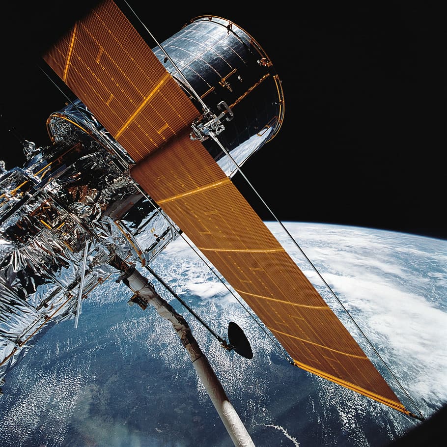 Hubble, Space Telescope, Orbit, Cosmos, Science, Universe, - Hubble Space Telescope In Orbit - HD Wallpaper 