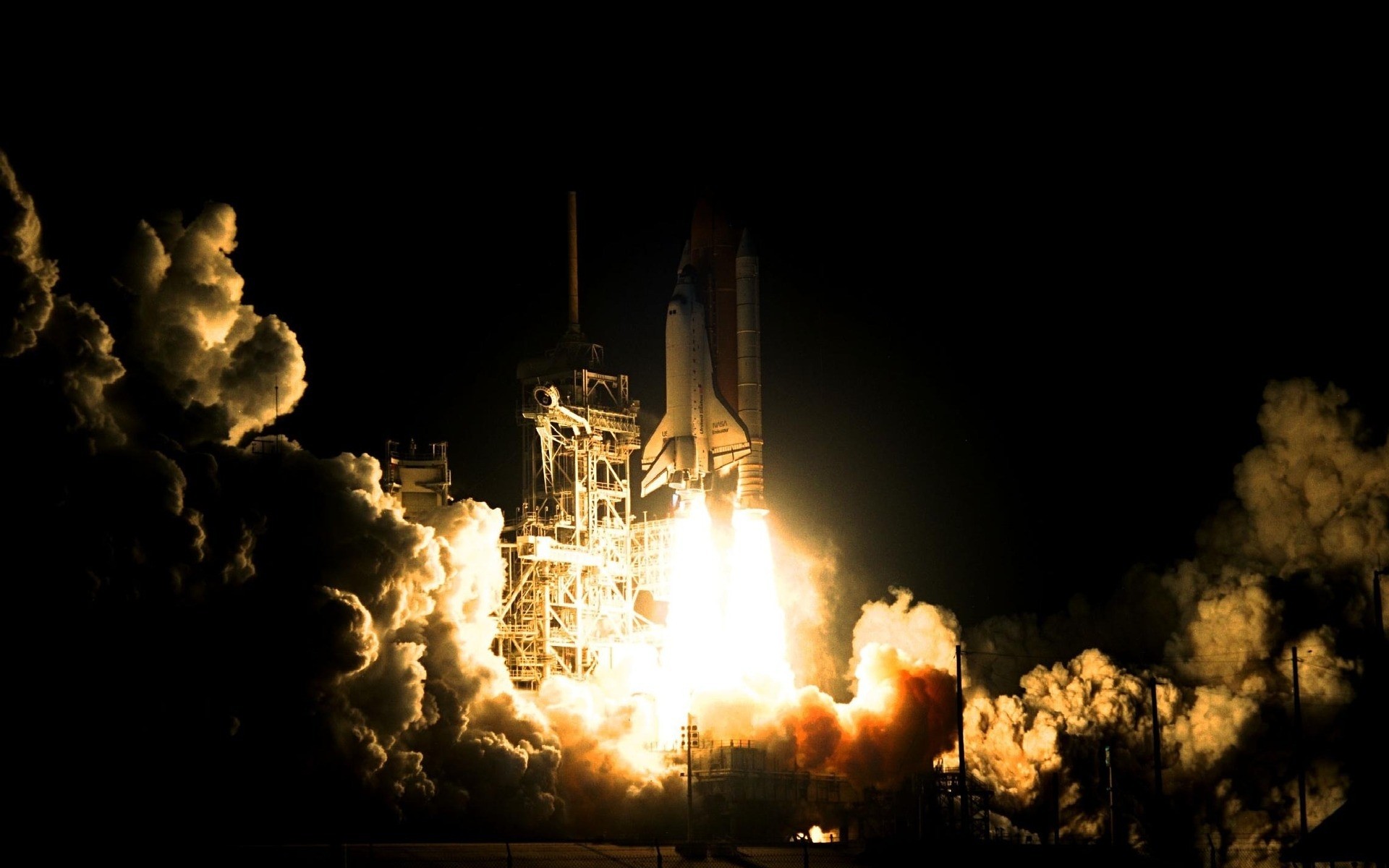 Space Smoke Dark Light Pollution Spacecraft Sky Energy - Nasa Rocket Launch - HD Wallpaper 