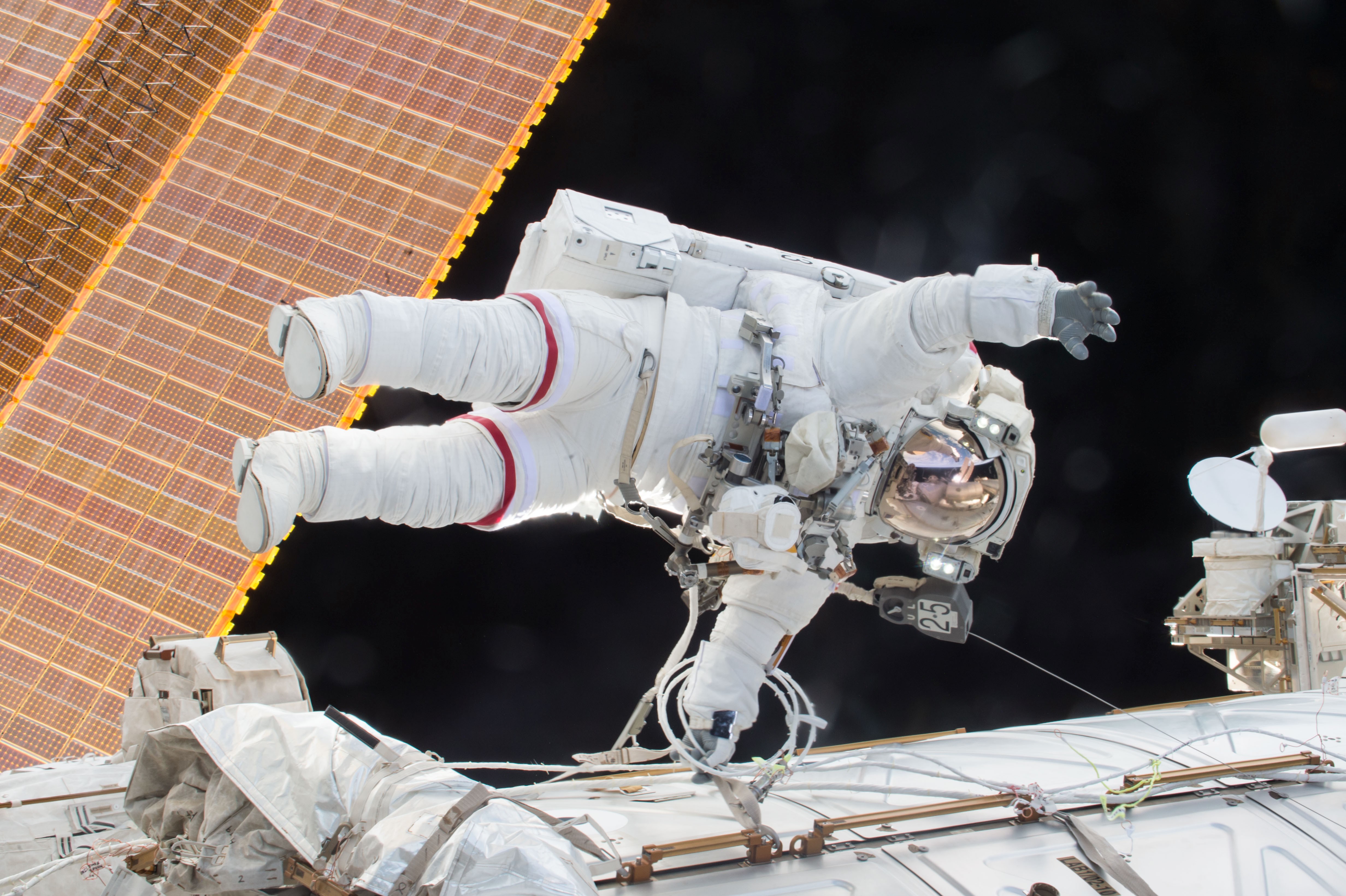 First All Female Space Walk - HD Wallpaper 