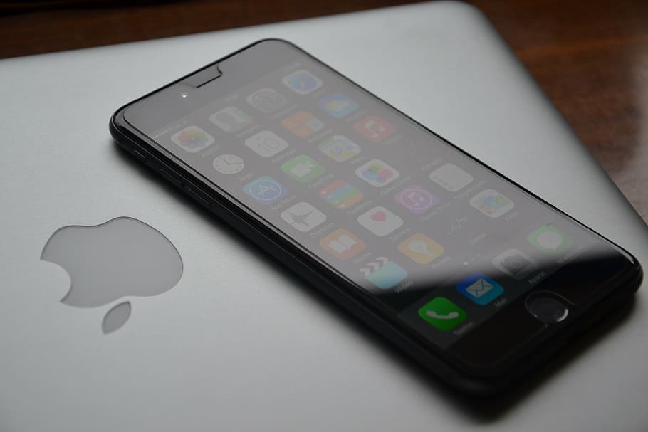 Space Gray Iphone 6 Displaying Home Screen, Apple, - HD Wallpaper 