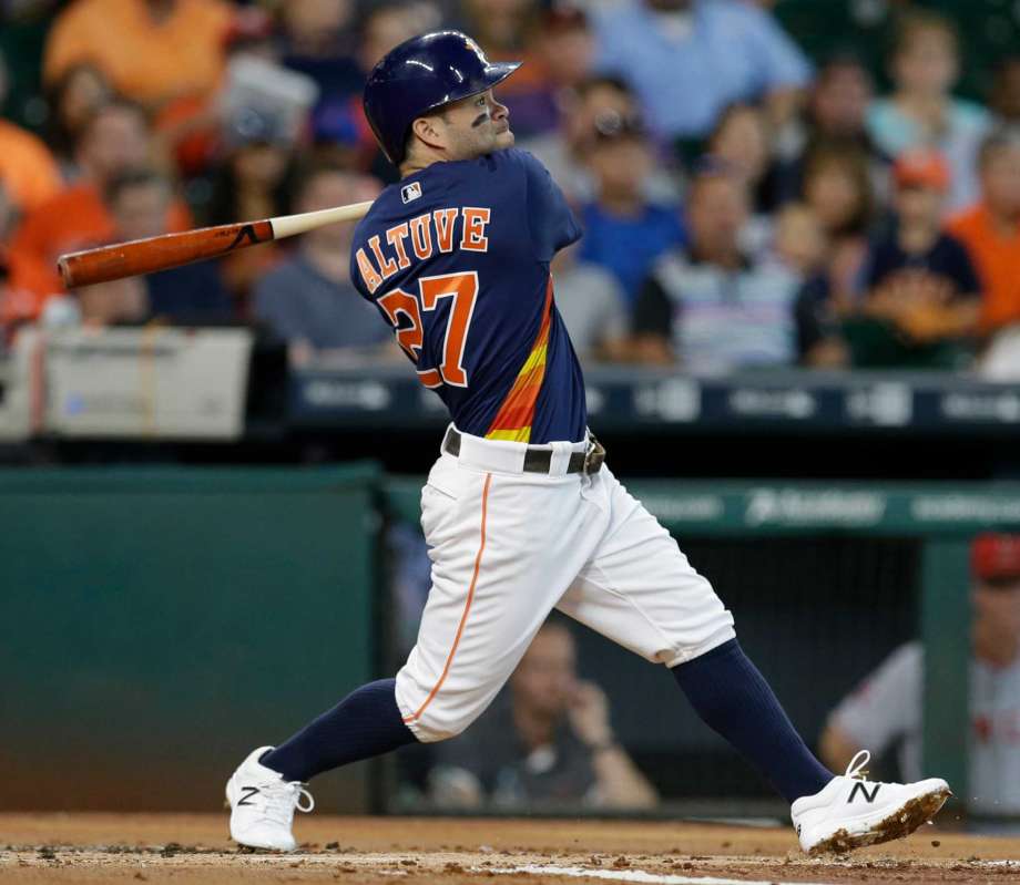 Jose Altuve Hitting A Home Run - HD Wallpaper 