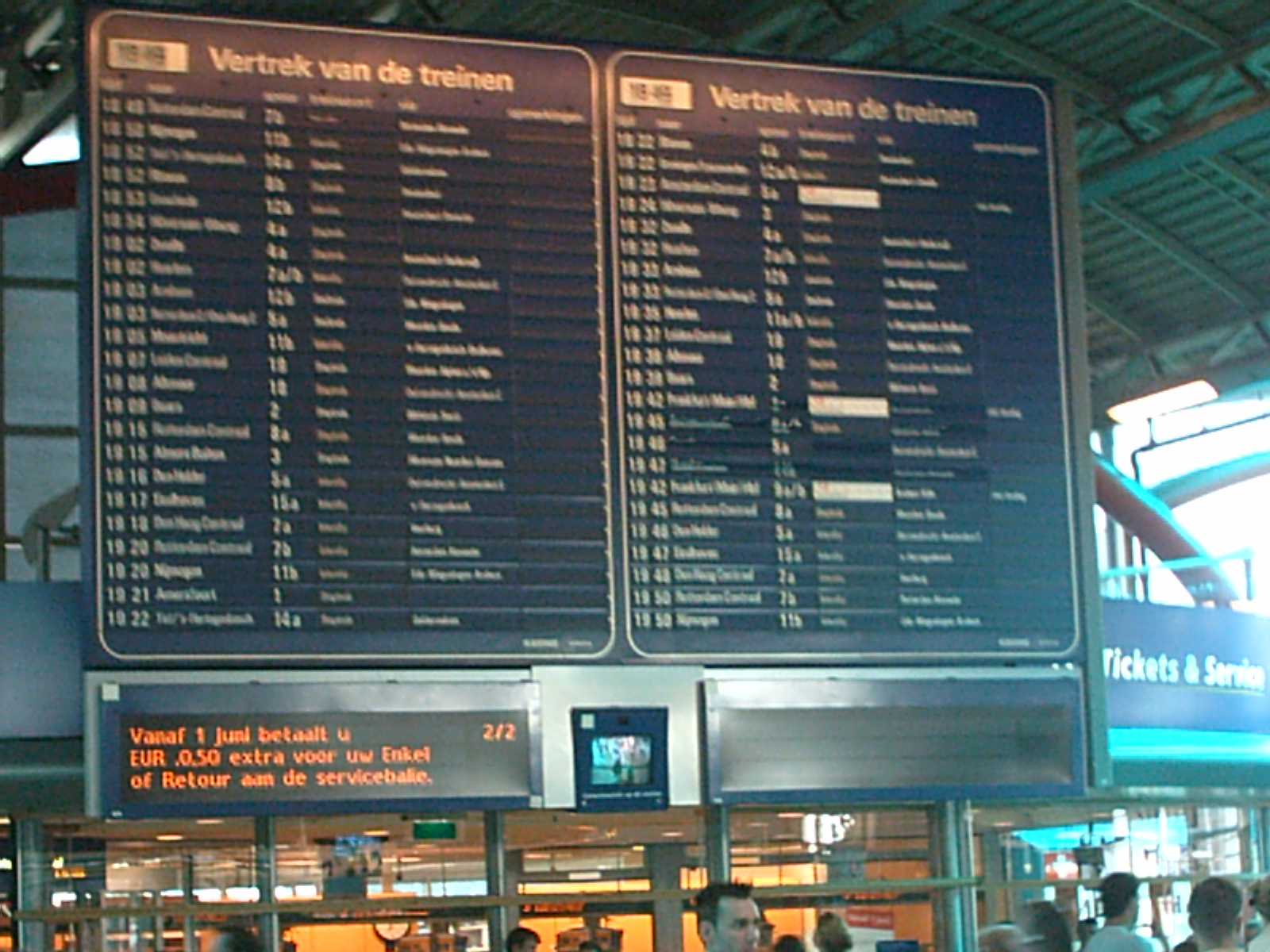 Railway Time Table - Time Table At Railway Station - HD Wallpaper 