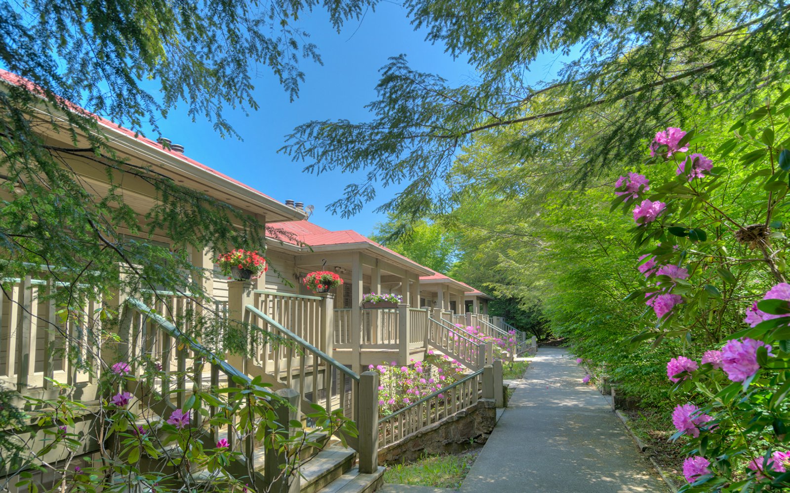 Mountain Lake Lodge - HD Wallpaper 