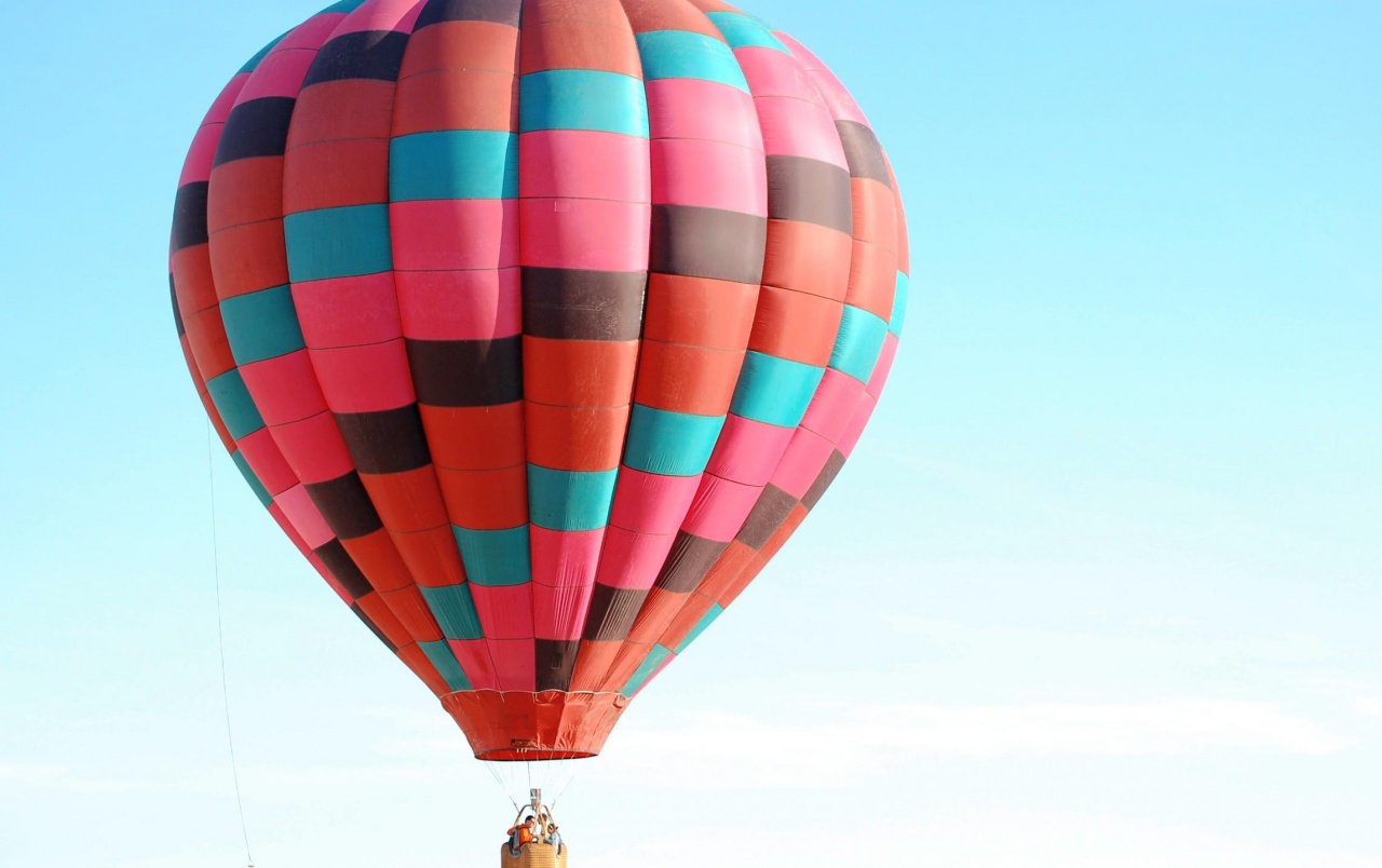 Colored Hot Air Balloon Wallpapers - Free Hot Air Balloon Mockup - HD Wallpaper 