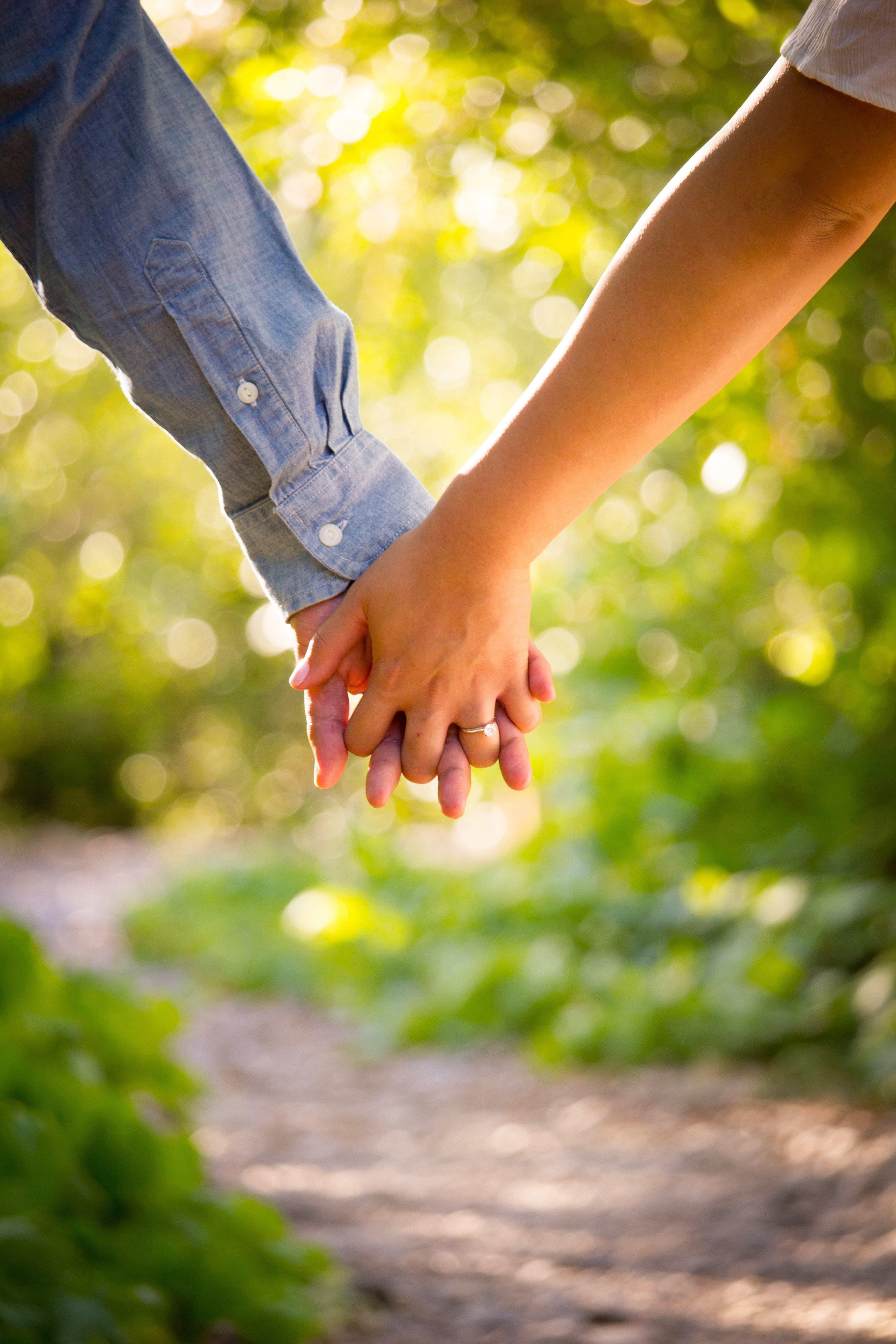 Man Holding Woman Hand - HD Wallpaper 