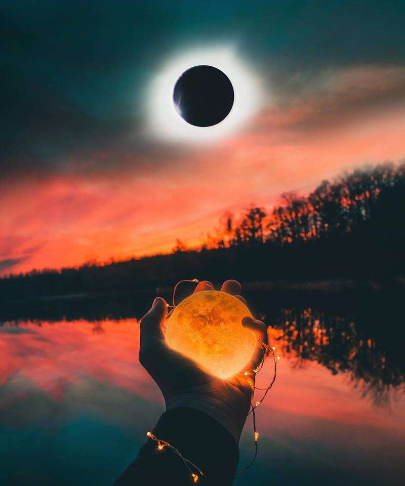 The Moon In Your Hand - Moon In Your Hand - HD Wallpaper 