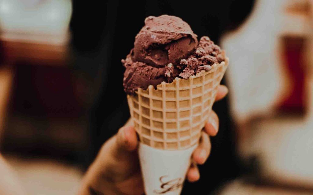 Chocolate Ice Cream On Hand - HD Wallpaper 