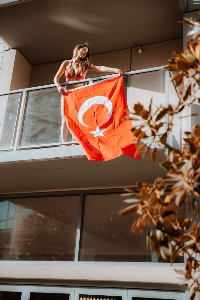 Amanda Cerny Turkey Flag - HD Wallpaper 