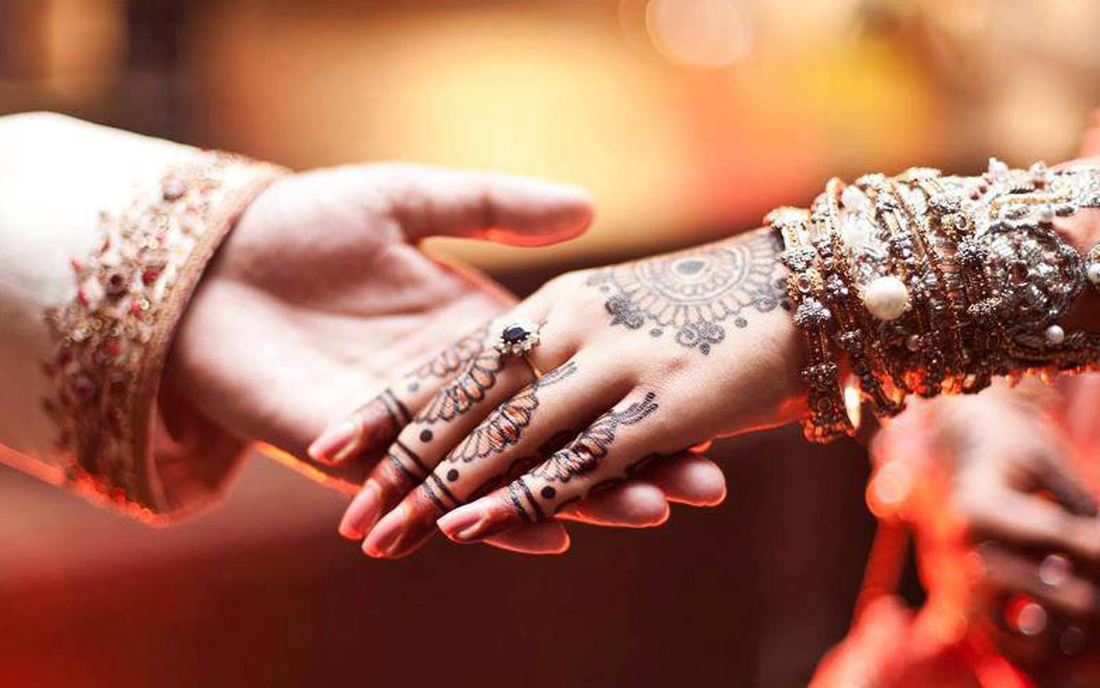 Wedding Couples Holding Hands Hd Wallpaper - Best Husband And Wife - HD Wallpaper 